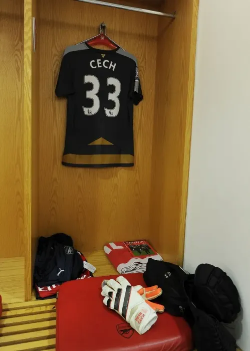 Framed Print : Behind the Scenes: Petr Cech's Pre-Match Ritual (Arsenal vs Chelsea, 2015-16)