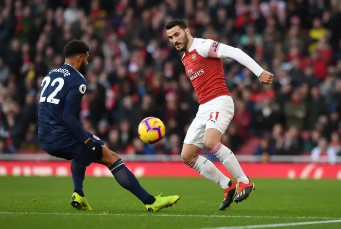 Framed Print : Sead Kolasinac Outmaneuvers Cyrus Christie: Arsenal vs Fulham, Premier League 2018-19 Framed Print : Sead Kolasinac Outmaneuvers Cyrus Christie: Arsenal vs Fulham, Premier League 2018-19