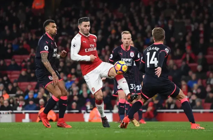 Framed Print : Sead Kolasinac Outmaneuvers Martin Cranie: Arsenal vs. Huddersfield Town, Premier League 2017-18