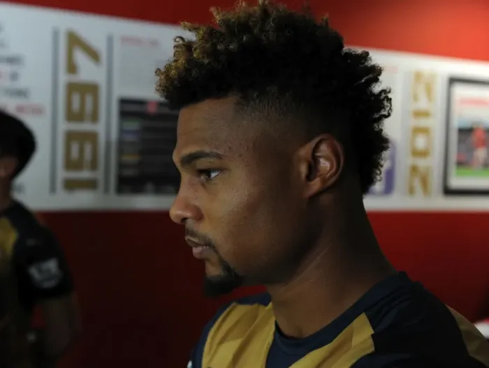 Framed Print : Serge Gnabry with Arsenal First Team at Emirates Stadium (2015-16) Framed Print : Serge Gnabry with Arsenal First Team at Emirates Stadium (2015-16)