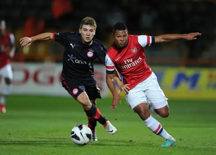 Framed Print : Serge Gnabry Outmaneuvers Dimitrios Voutsiotis: Arsenal U19 vs Olympiacos U19, NextGen Series 2012-13 Framed Print : Serge Gnabry Outmaneuvers Dimitrios Voutsiotis: Arsenal U19 vs Olympiacos U19, NextGen Series 2012-13