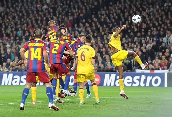 Sergio Busquets scores an own goal for Arsenal. Barcelona 3: 1 Arsenal. UEFA Champions League