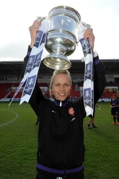 Framed Print : Shelley Kerr and the Arsenal Ladies Lift the FA Women's Cup after Victory over Bristol Academy