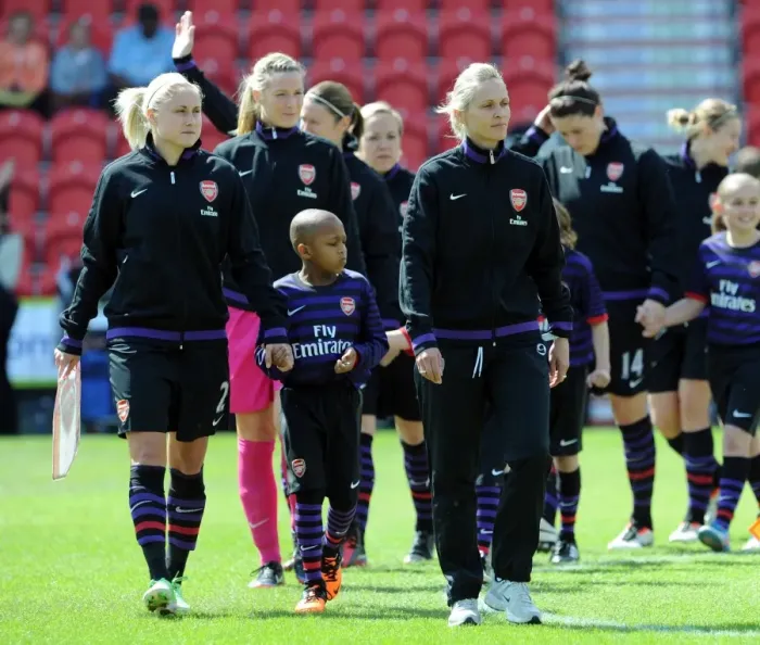 Framed Print : Shelley Kerr the Manager and Steph Houghton (Arsenal) lead the team out. Arsenal Ladies 3