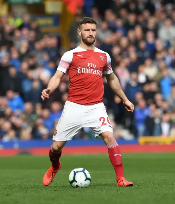 Framed Print : Shkodran Mustafi Focuses in Arsenal's Clash Against Everton (2018-19) Framed Print : Shkodran Mustafi Focuses in Arsenal's Clash Against Everton (2018-19)
