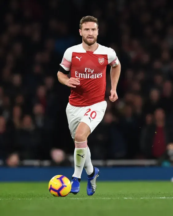 Framed Print : Shkodran Mustafi Focuses in Arsenal's Clash Against Liverpool (2018-19) Framed Print : Shkodran Mustafi Focuses in Arsenal's Clash Against Liverpool (2018-19)