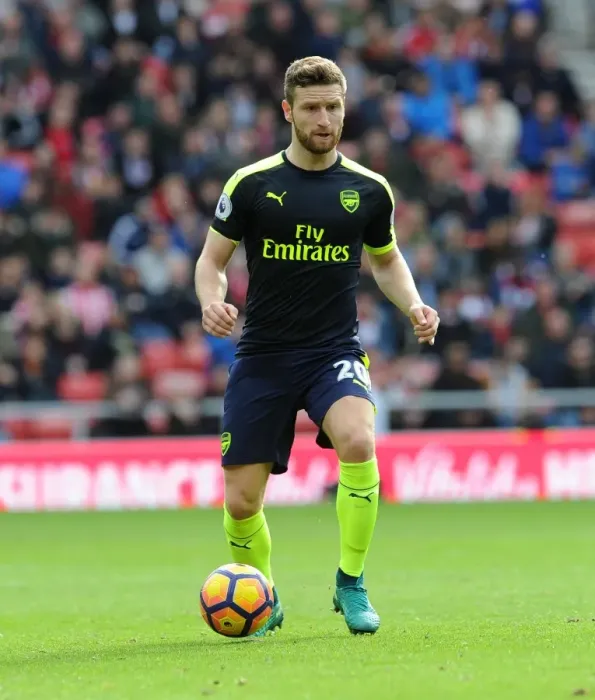 Framed Print : Shkodran Mustafi Focuses in Sunderland vs Arsenal Premier League Clash