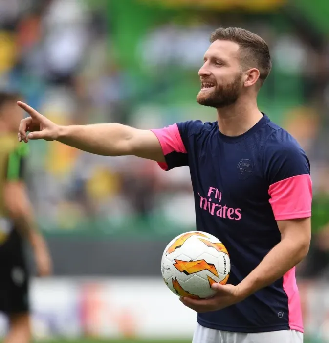 Framed Print : Shkodran Mustafi Prepares for Arsenal's Europa League Clash against Sporting Lisbon