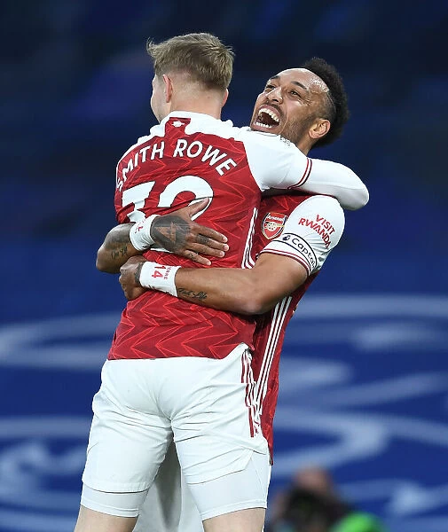 Smith Rowe and Aubameyang Celebrate Arsenal's Goal Against Chelsea in Empty Stamford Bridge (2020-21 Premier League)