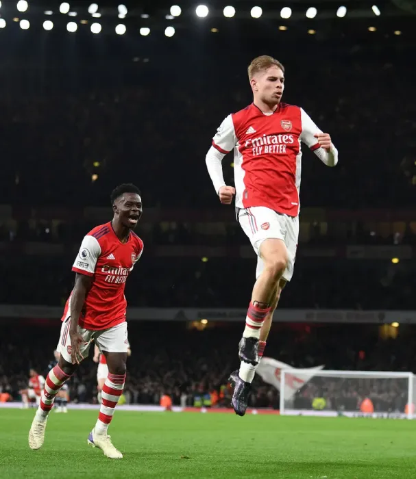 Framed Print : Smith Rowe and Saka in Jubilant Celebration: Arsenal's Goal Scorers Against West Ham