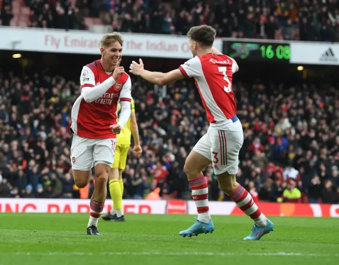 Framed Print : Smith Rowe and Tierney: Arsenal's Celebratory Moment as They Score First Goal Against Brentford (2021-22 Premier League)