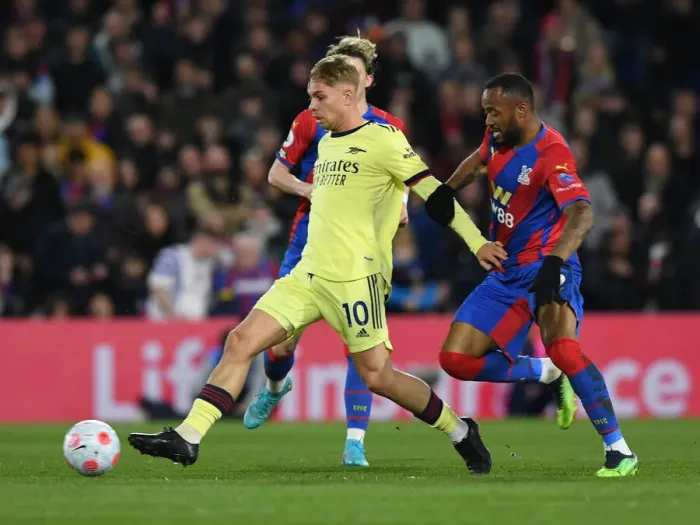 Framed Print : Smith Rowe vs Ayew: A Battle of Wits at Selhurst Park - Arsenal vs Crystal Palace, Premier League 2021-22