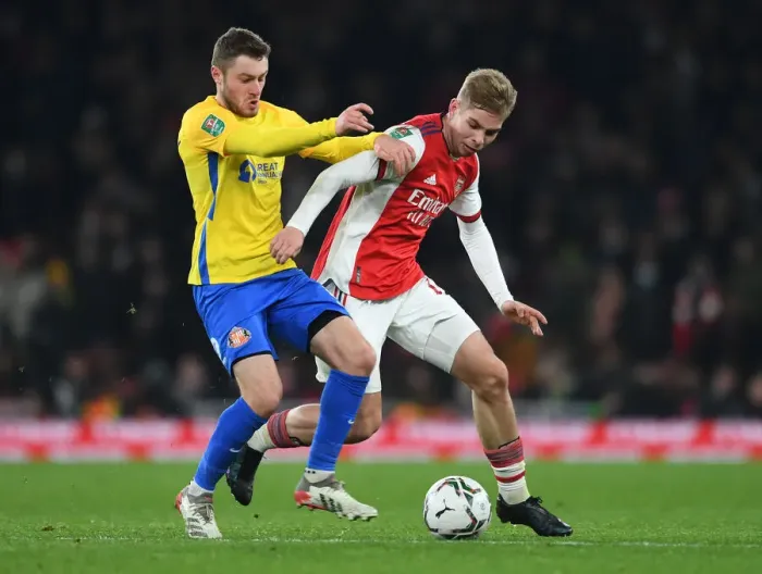 Framed Print : Smith Rowe vs Embleton Showdown: Arsenal vs Sunderland in Carabao Cup Quarters