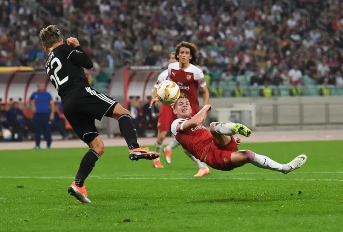 Framed Print : Smith Rowe vs Jeznicak: Intense Moment in Qarabag vs Arsenal UEFA Europa League Clash