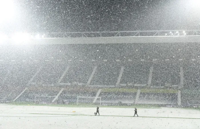 Framed Print : Snowy Showdown: Arsenal vs. West Bromwich Albion, Premier League 2020-21