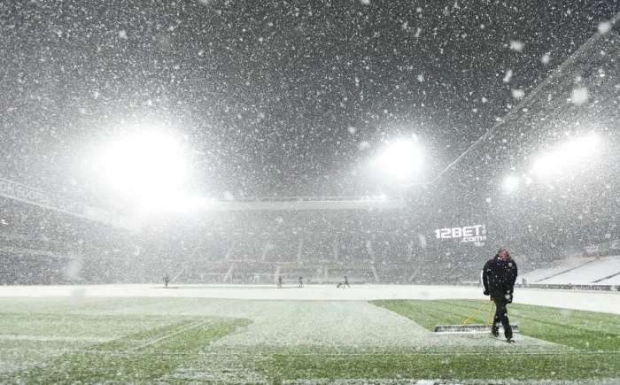 Framed Print : Snowy Showdown: Arsenal vs. West Bromwich Albion, Premier League 2020-21