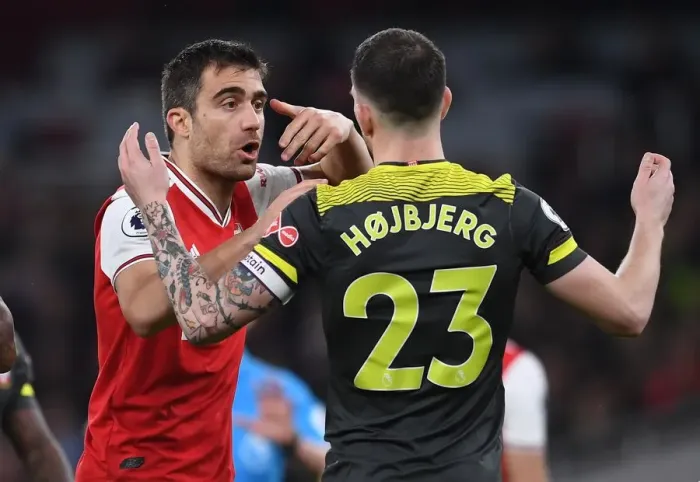 Framed Print : Sokratis (Arsenal) Pierre-Emile Hojbjerg (Soton) Framed Print : Sokratis (Arsenal) Pierre-Emile Hojbjerg (Soton)