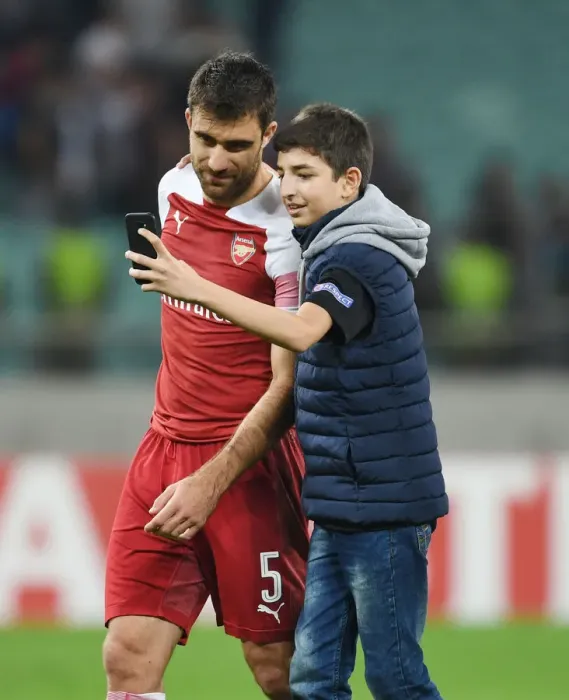 Framed Print : Sokratis Celebrates with Arsenal Fan after Qarabag Victory, Europa League 2018-19 Framed Print : Sokratis Celebrates with Arsenal Fan after Qarabag Victory, Europa League 2018-19