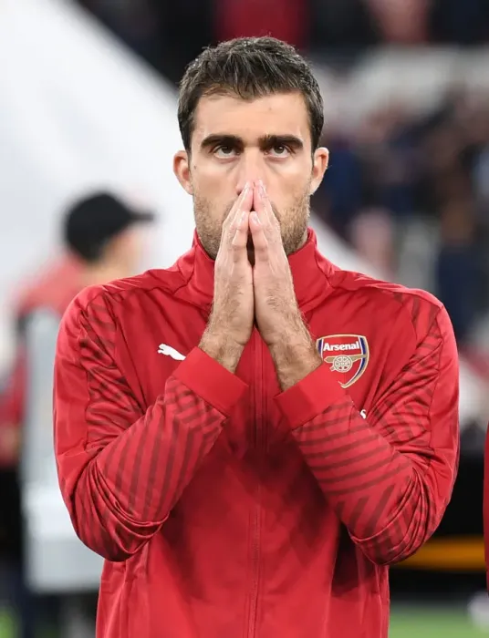 Framed Print : Sokratis Gears Up: Arsenal vs Vorskla Poltava, UEFA Europa League 2018-19