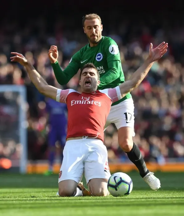 Framed Print : Sokratis vs. Murray: A Battle at Emirates Framed Print : Sokratis vs. Murray: A Battle at Emirates