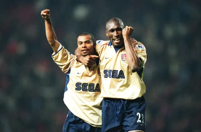 Framed Print : Sol Campbell and Ashley Cole celebrate th Arsenal Championship win