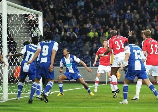 Sol Campbell heads past Porto goalkeeper Helton to score the Arsenal goal