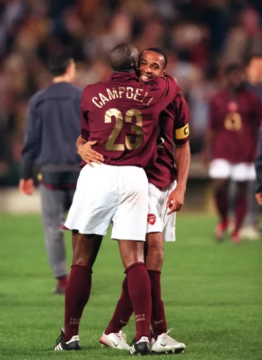 Framed Print : Sol Campbell and Thierry Henry (Arsenal) celebrate at the end of the match