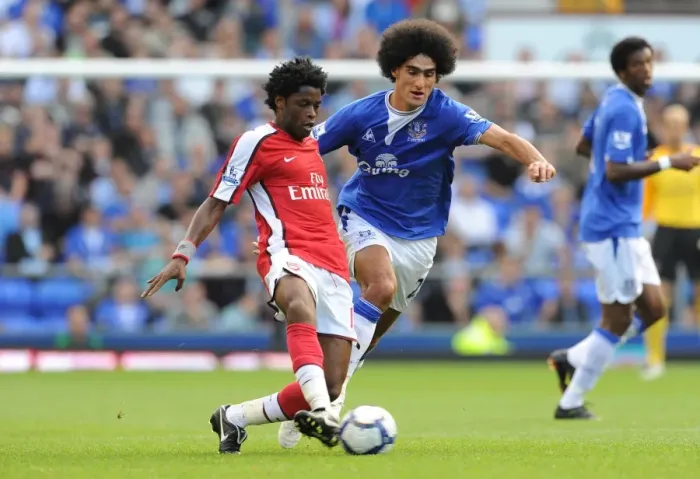 Framed Print : Song and Fellaini: Arsenal's Dominance over Everton in 1:6 Premier League Victory, August 2009 Framed Print : Song and Fellaini: Arsenal's Dominance over Everton in 1:6 Premier League Victory, August 2009