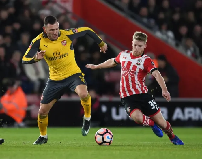 Framed Print : Southampton vs Arsenal: FA Cup Clash - Lucas Perez vs Josh Sims Framed Print : Southampton vs Arsenal: FA Cup Clash - Lucas Perez vs Josh Sims