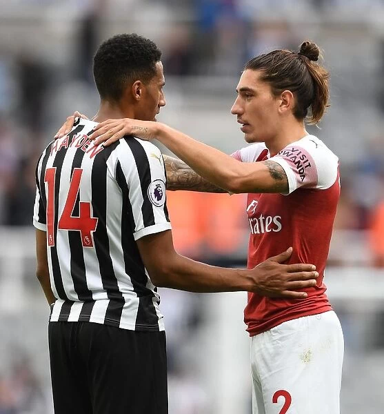 Sportsmanship Shines: Bellerin and Hayden's Heartwarming Post-Match Chat Amidst Newcastle-Arsenal Rivalry (2018-19)