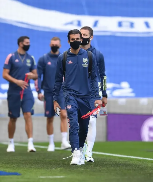 Framed Print : Empty Stands: Dani Ceballos of Arsenal Prepares for Brighton & Hove Albion Clash (2020)