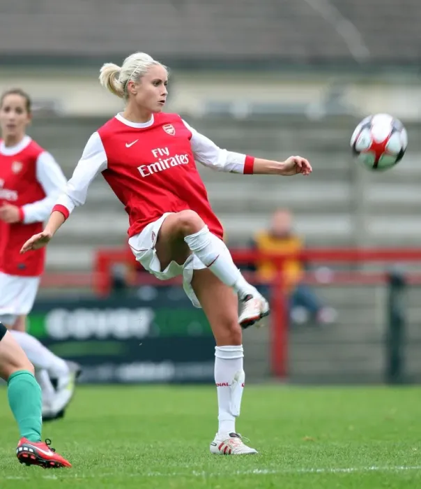 Framed Print : Steph Houghton (Arsenal). Arsenal Ladies 9: 0 ZFK Masinac. UEFA Womens Champions League