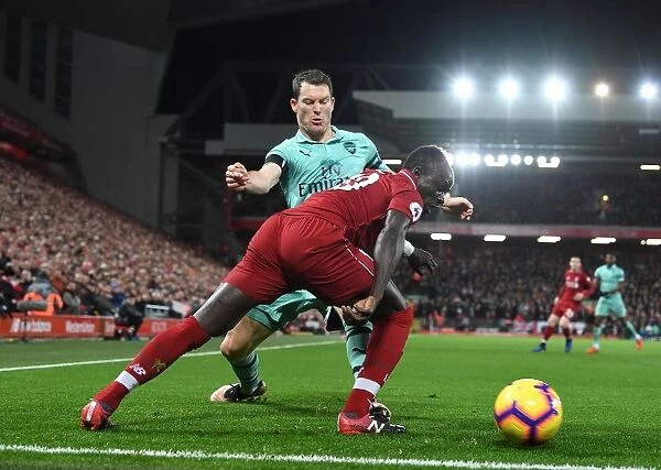 Stephan Lichtsteiner vs Sadio Mane: Intense Battle at Anfield - Liverpool vs Arsenal, Premier League 2018-19