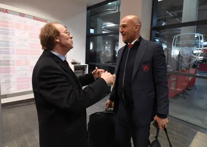 Framed Print : Steve Bould (Assistant Coach) and Charlie George (ex Arsenal) Framed Print : Steve Bould (Assistant Coach) and Charlie George (ex Arsenal)