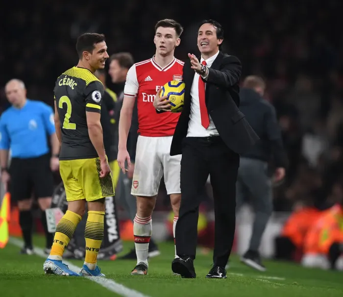 Framed Print : Strategic Talks: Unai Emery and Kieran Tierney at Arsenal's Touchline during Arsenal vs Southampton, 2019-20 Premier League