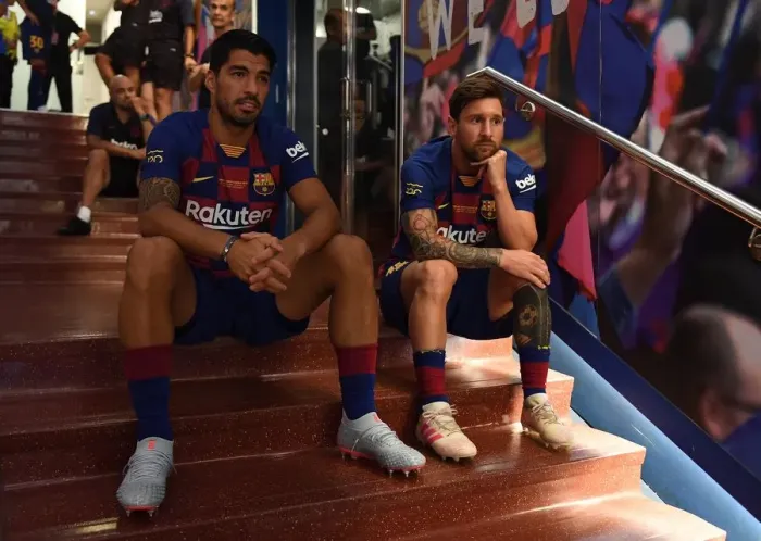 Framed Print : Suarez and Messi Face Off: FC Barcelona vs. Arsenal (2019-20 Pre-Season Friendly)