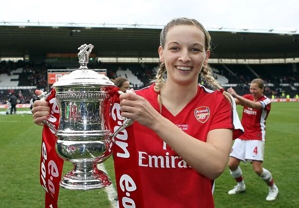 Suzanne Grant (Arsenal Ladies) with the FA Cup Trophy