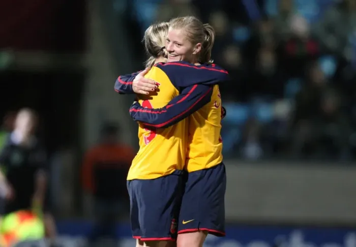 Framed Print : Suzanne Grant and Katie Chapman: Arsenal Ladies Celebrate Historic 5-0 FA Premier League Cup Final Win