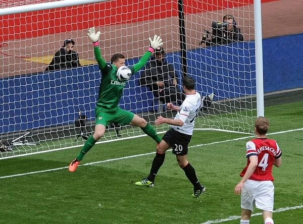 Szczesny Stuns Van Persie: Thrilling Save at Arsenal vs Manchester United (2012-13)