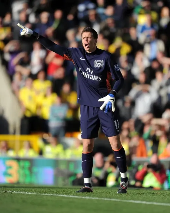 Framed Print : Szczesny's Brilliant Performance: Arsenal Triumphs Over Norwich City in Premier League Showdown