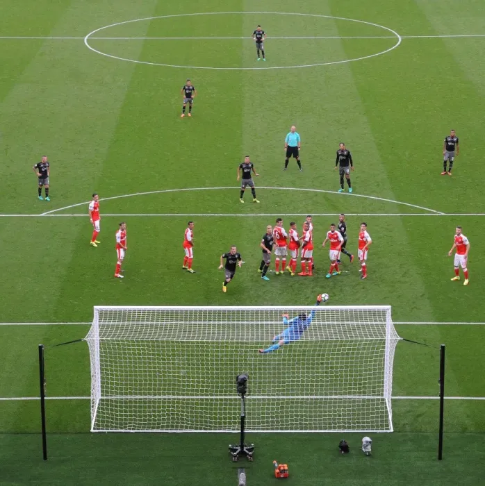 Framed Print : Tadic's Stunner: Southampton Shocks Arsenal with Free Kick Goal