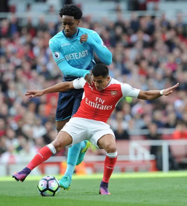 Framed Print : Tense Battle: Arsenal vs Swansea City, October 2016 Framed Print : Tense Battle: Arsenal vs Swansea City, October 2016