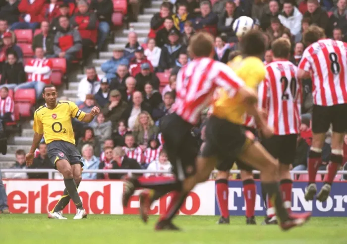 Framed Print : Theirry Henry shoots past Sunderland goalkeeper Kelvin Davis to score the 3rd Arsenal goal from a fr Framed Print : Theirry Henry shoots past Sunderland goalkeeper Kelvin Davis to score the 3rd Arsenal goal from a fr