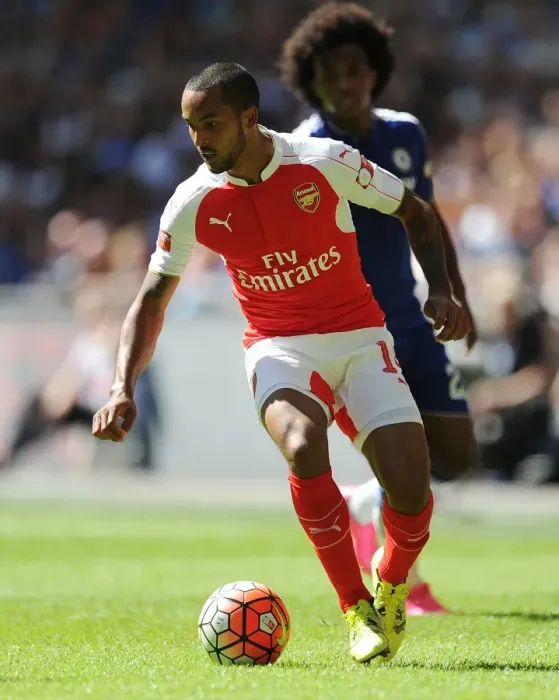 Framed Print : Theo Walcott in Action: Arsenal vs. Chelsea - FA Community Shield 2015-16