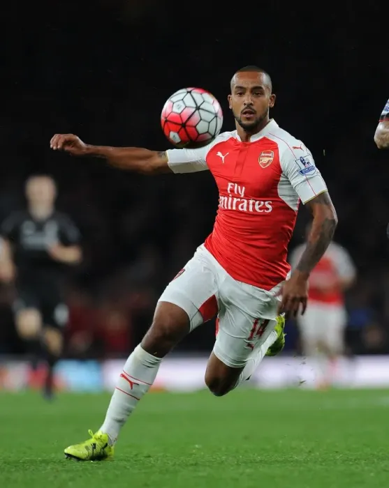 Framed Print : Theo Walcott in Action: Arsenal vs. Liverpool, Premier League 2015 / 16 Framed Print : Theo Walcott in Action: Arsenal vs. Liverpool, Premier League 2015 / 16