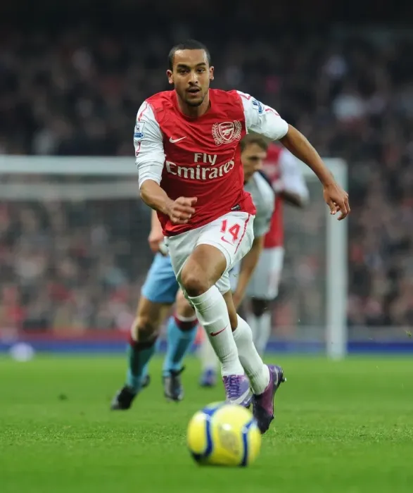 Framed Print : Theo Walcott in Action: Arsenal vs. Aston Villa, FA Cup 2011-12