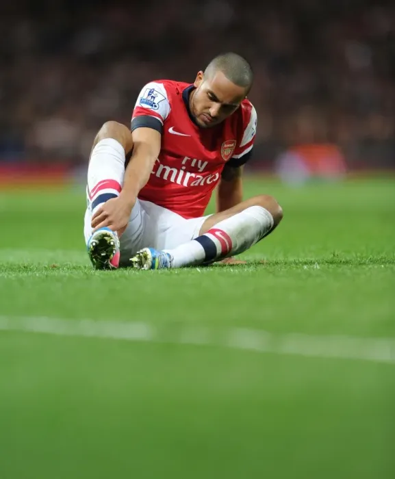 Framed Print : Theo Walcott in Action: Arsenal vs. Everton, Premier League 2012-13