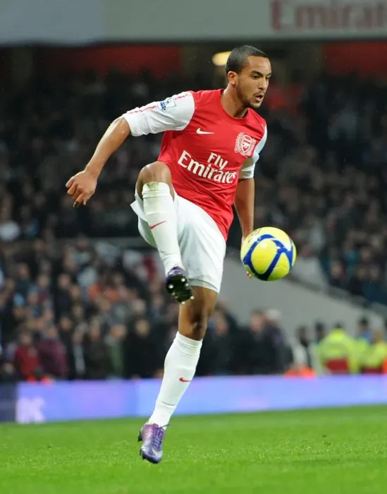 Framed Print : Theo Walcott in Action: Arsenal vs Aston Villa, FA Cup 2011-12 Framed Print : Theo Walcott in Action: Arsenal vs Aston Villa, FA Cup 2011-12