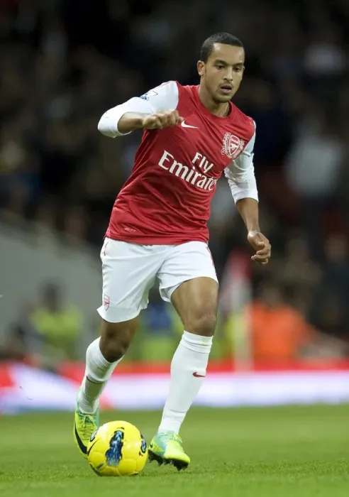 Framed Print : Theo Walcott in Action: Arsenal vs Fulham, 2011-12 Premier League Framed Print : Theo Walcott in Action: Arsenal vs Fulham, 2011-12 Premier League