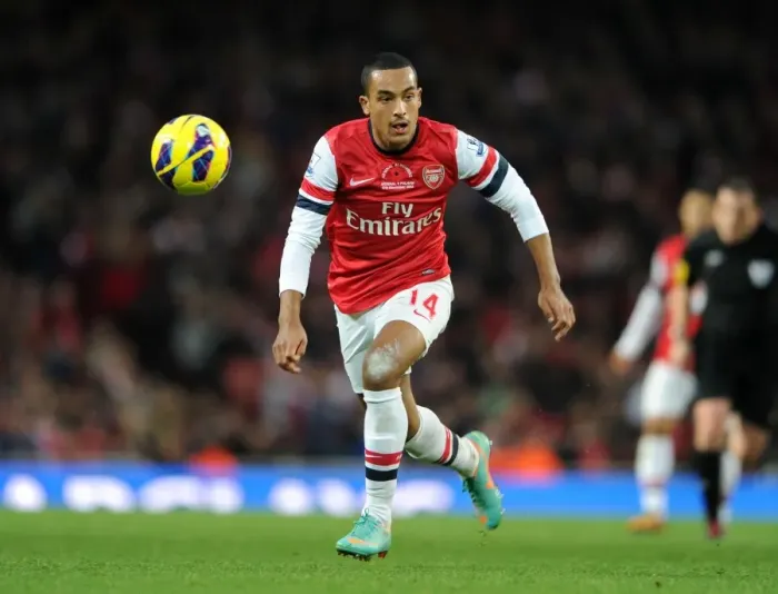 Framed Print : Theo Walcott in Action: Arsenal vs Fulham, Premier League 2012-13 Framed Print : Theo Walcott in Action: Arsenal vs Fulham, Premier League 2012-13